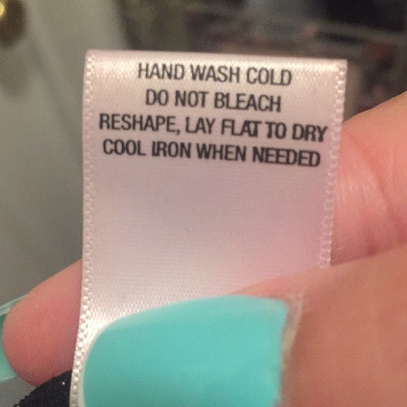 I am selling a beautiful lace/velvet blouse - Picture 4 of 5